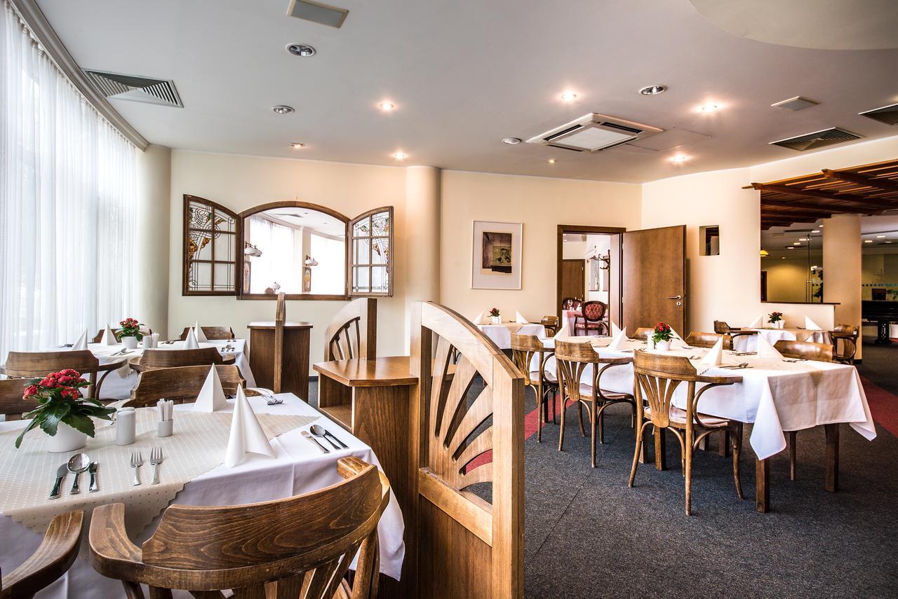 Hotel Jana Přerov Екстериор снимка