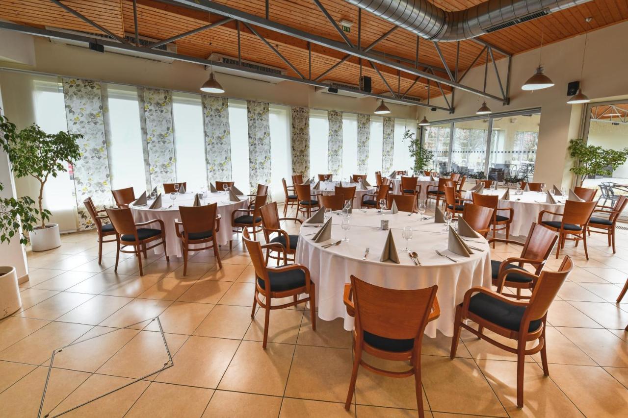 Hotel Jana Přerov Екстериор снимка